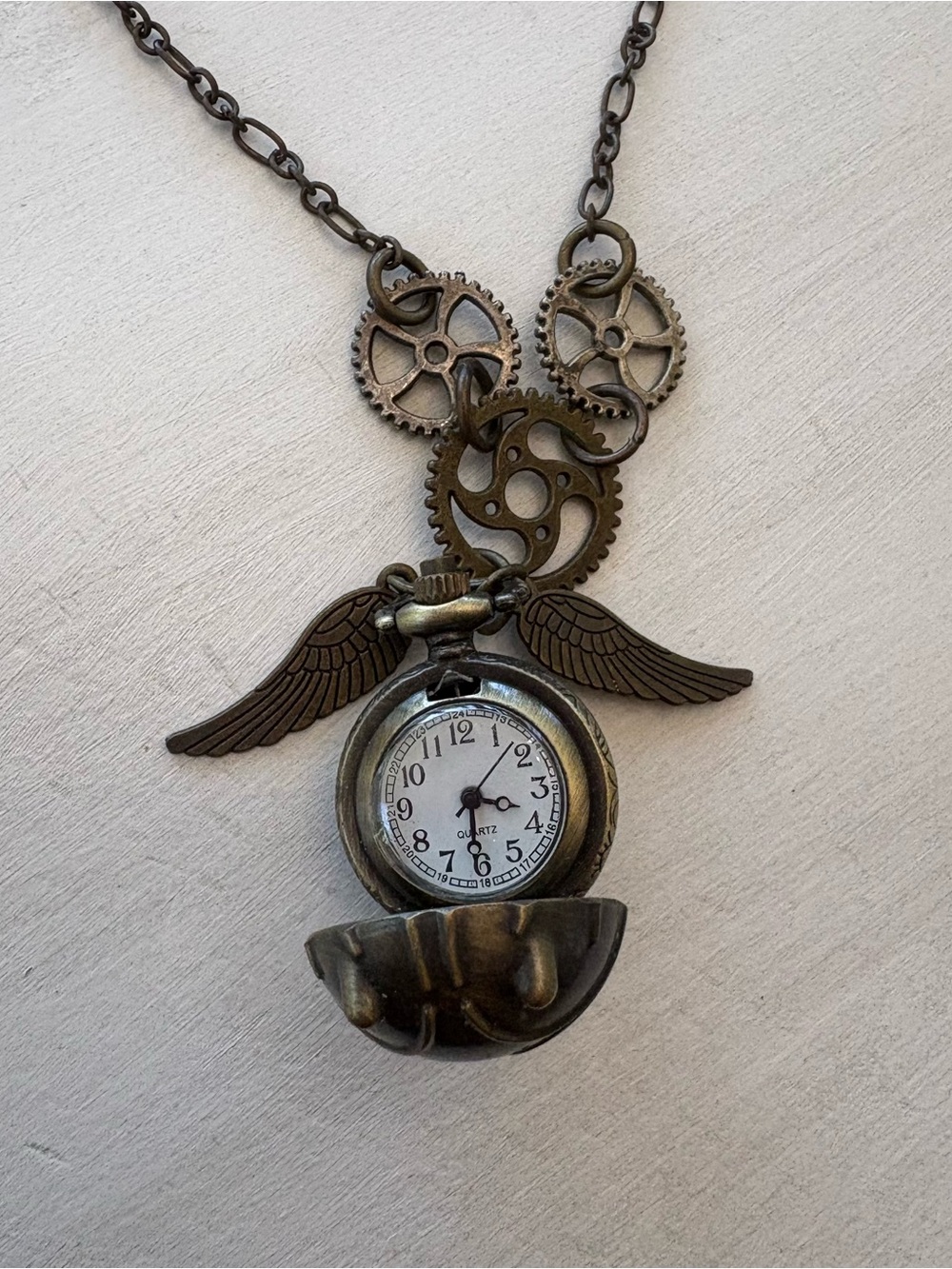 Vintage-Inspired Bronze Winged Pocket Watch Necklace - Bronze